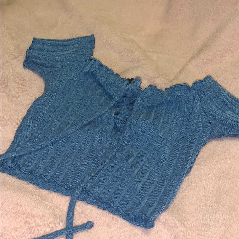 Cute tie up crop top